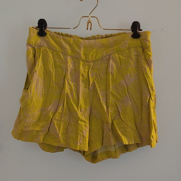 H&m flowy bohemian palm leaf shorts - Picture 2 of 6